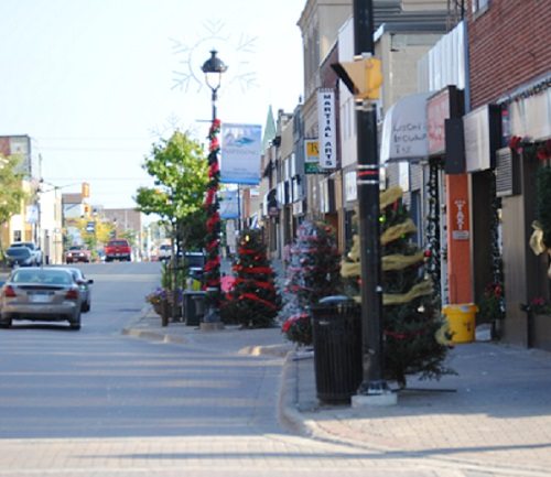 Six weeks until deadline for Santa Claus Parade, meanwhile it’s been Christmas downtown for months