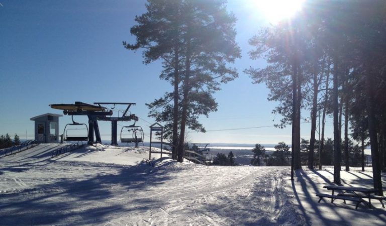 Laurentian Ski Hill urges safety with construction