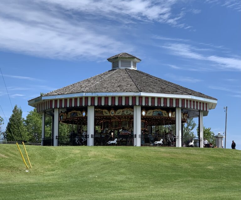 Mini-train and carousels marking 30 years