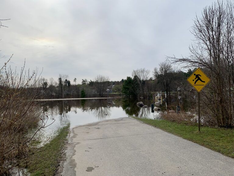 MNRF extends area flood warnings to Friday