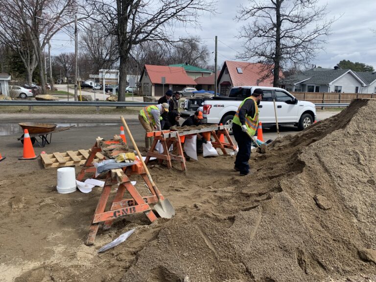 City opens second sandbag station